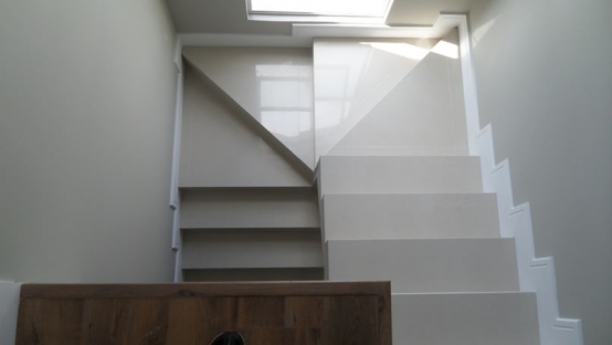 Foto Escada de Aglostone Branco Prime